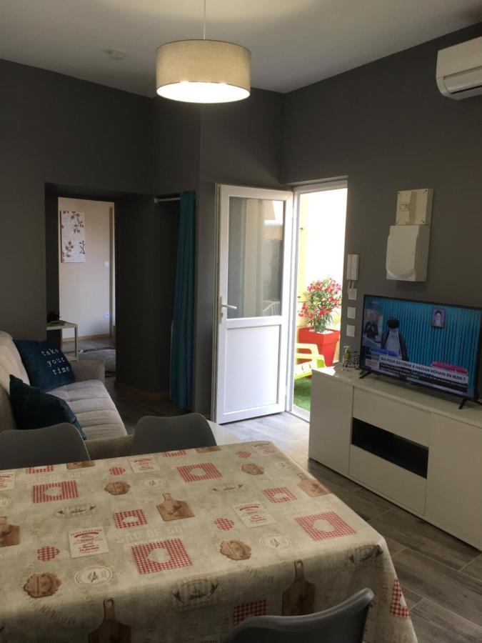Apartment La Casa Des Petites Maries Terrasse Clim Wifi Marseilles